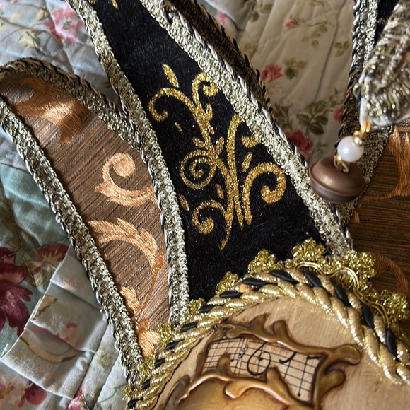 Masquerade vintage looking mask /wall art - Picture 10 of 10